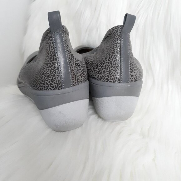 Women's Vionic Jacey Wedge Gray with Cheetah Print Heel - Picture 3 of 11